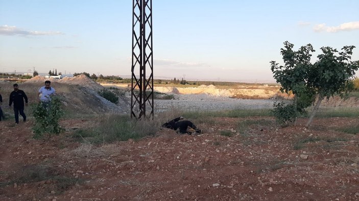 Gaziantep'te hırsızlık zanlısı, elektrik direğinin dibinde ölü bulundu