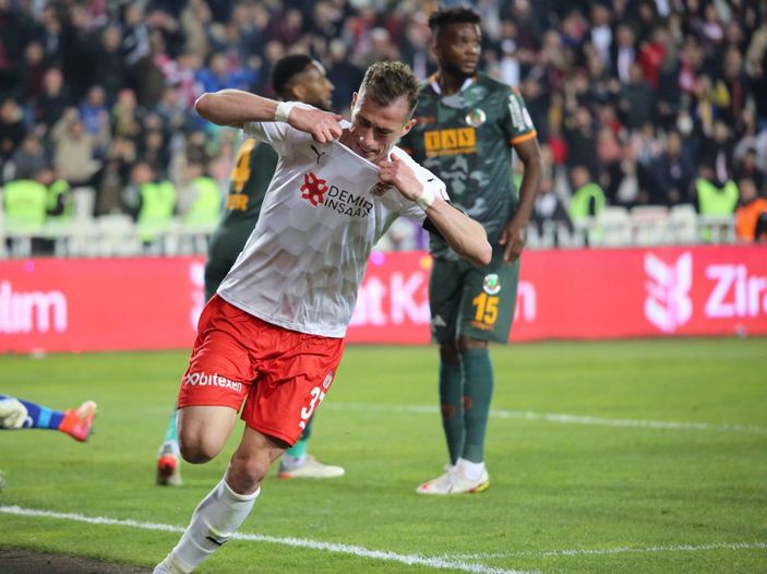 Alanyaspor'u eleyen Sivasspor, Türkiye Kupası'nda finale yükseldi
