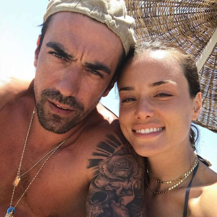 İbrahim Çelikkol'un 5 yıllık eşi, Fahriye Evcen'in ikizi Mihre Çelikkol'a bakın! Güzelliğiyle parmak ısırtıyor