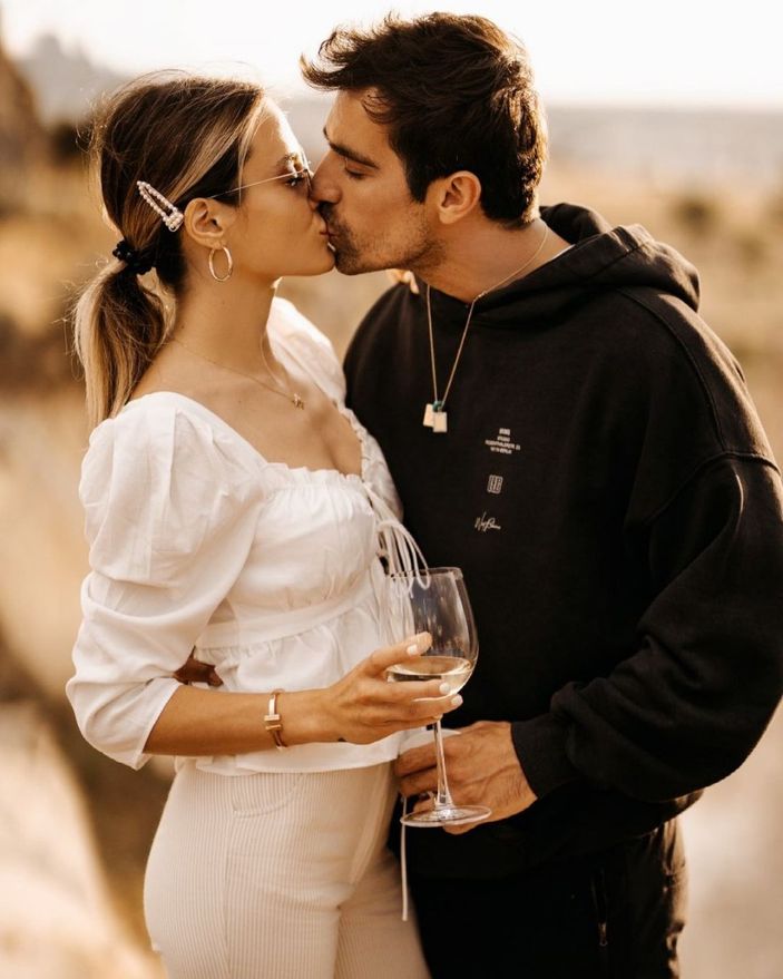 İbrahim Çelikkol'un 5 yıllık eşi, Fahriye Evcen'in ikizi Mihre Çelikkol'a bakın! Güzelliğiyle parmak ısırtıyor