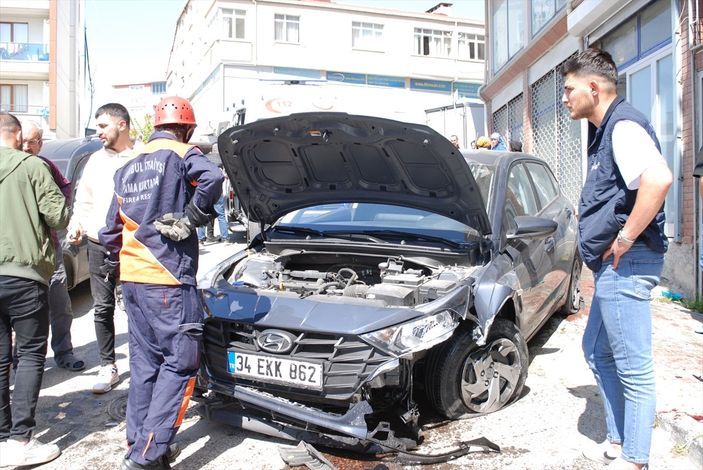 Kartal’da çay molasına çıkan kadınlar otomobilin altında kaldı