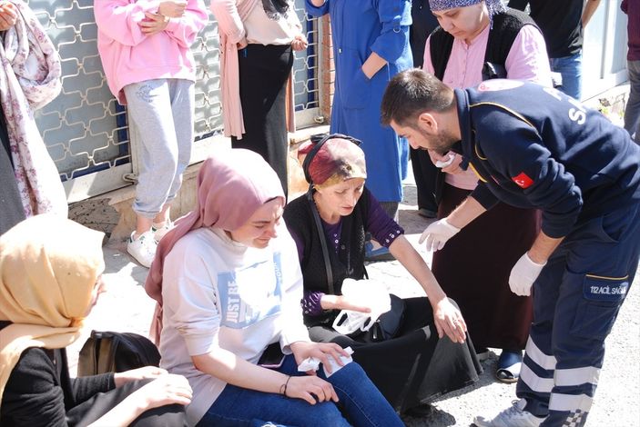 Kartal’da çay molasına çıkan kadınlar otomobilin altında kaldı