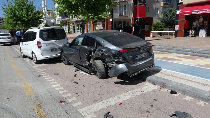 i Malatya'daki kadın zincirleme kazada ölümden döndü