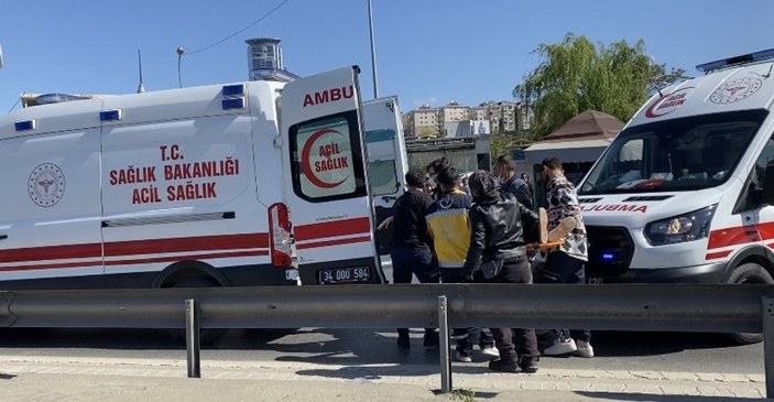 Kadıköy’de, E-5’te indirilen yolcuya motosiklet çarptı