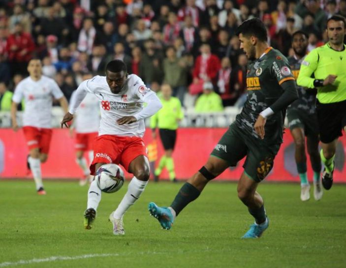 Alanyaspor'u eleyen Sivasspor, Türkiye Kupası'nda finale yükseldi