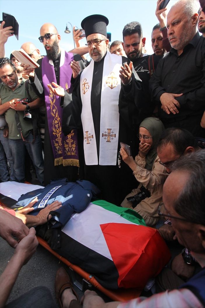 İsrail askerlerinin açtığı ateş, El Cezire'nin kadın muhabirini öldürdü