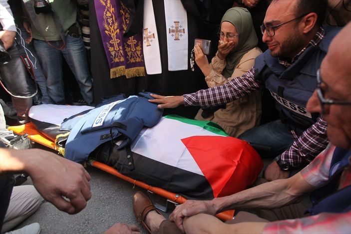 İsrail askerlerinin açtığı ateş, El Cezire'nin kadın muhabirini öldürdü