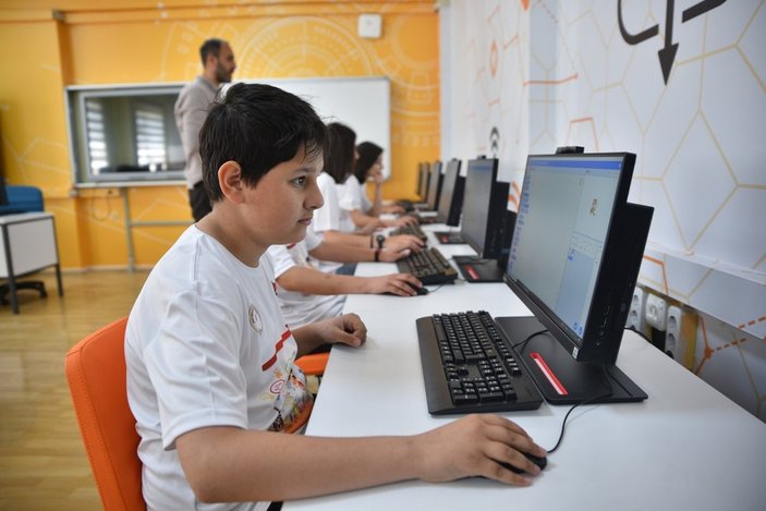 Bursa Büyükşehir Belediyesi'nden eğitime teknoloji desteği