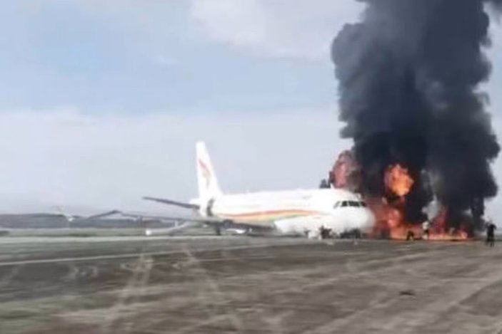 Çin'de uçak, kalkış anında alevlere teslim oldu
