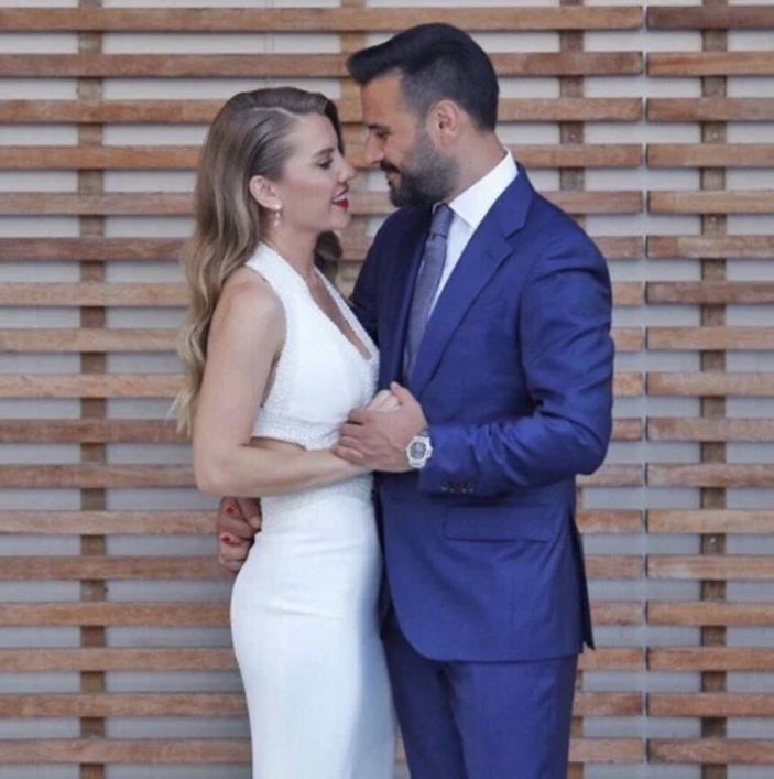 Alişan'ın açıldıkça açılan eski nişanlısı Eda'ya bakın! Dekolteli üstüyle poz verdi, karın kasları nefes kesti