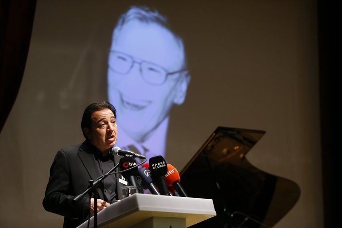 a Fazıl Say, babasının cenaze töreninde piyano çaldı