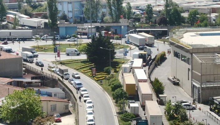 Erenköy'de tır kuyruğu: Şehir dışına taşıyın