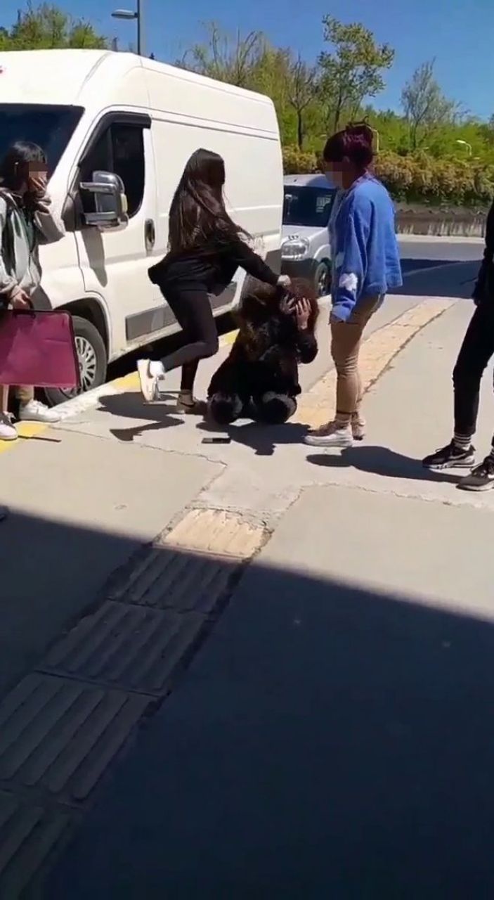 i Esenyurt’ta liselilerin ‘dedikodu’ kavgası