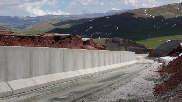 İran sınırına duvar örme çalışmaları devam ediyor