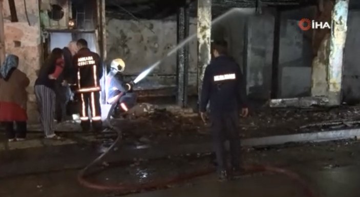 Ankara’da 2 katlı gecekonduda yangın: Evdeki yaşlı kadını komşuları kurtardı