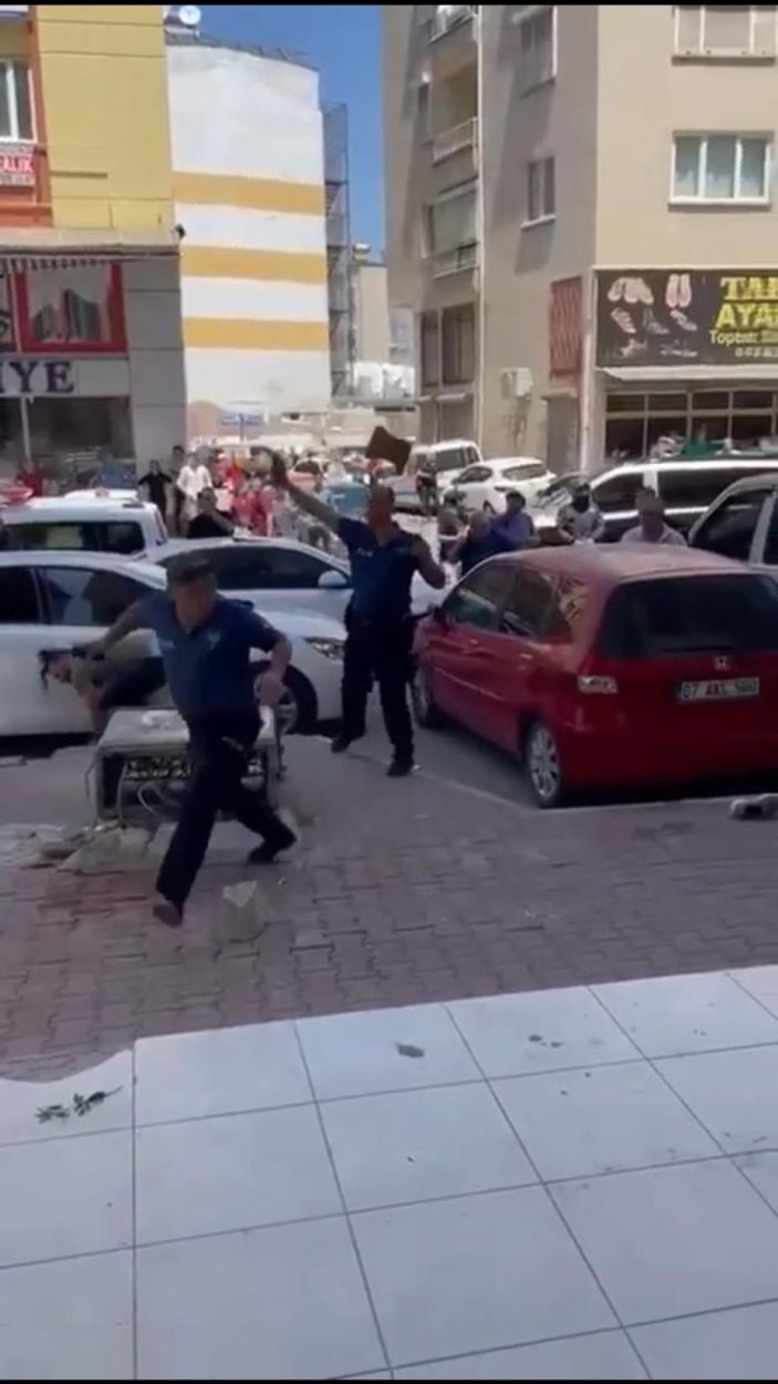 Antalya'da tapu kavgası: Taş ve sopalar havada uçuştu