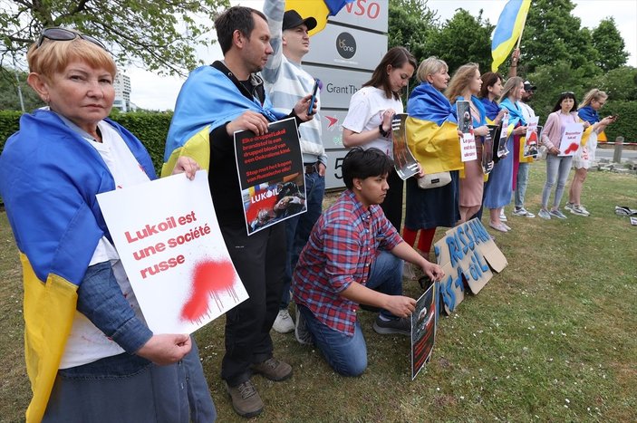 Brüksel'de Rus petrol şirketi protesto edildi