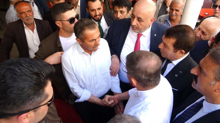Ahmet Davutoğlu'na Adıyaman'da tepki üstüne tepki