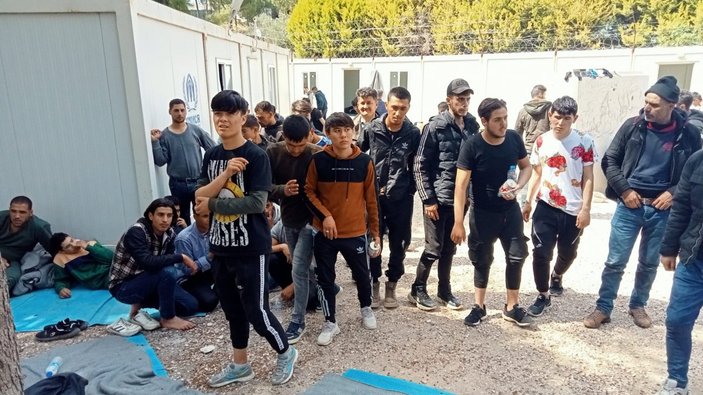 İzmir’de İHA ile tespit edilen 118 göçmen yakalandı