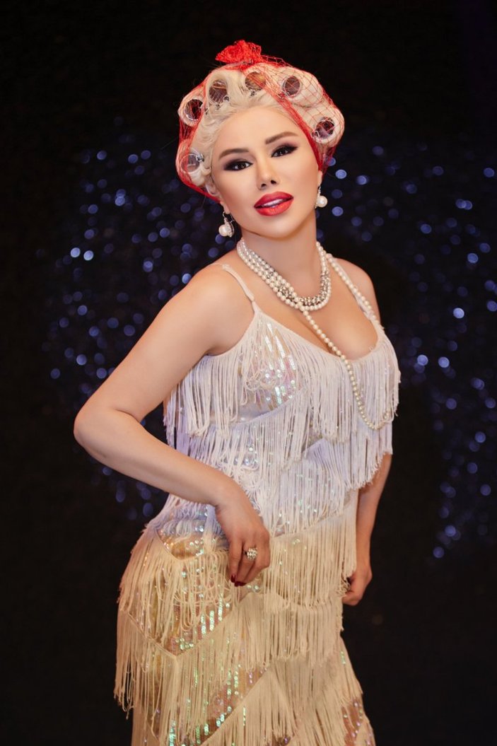 'Ankaralı Marilyn Monroe' Türkücü Ceylan'ın yeni imajını gören yoruma koştu...