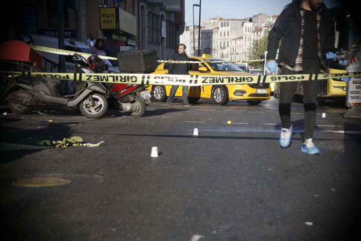 Beyoğlu’nda omuz atma tartışması kavgaya dönüştü