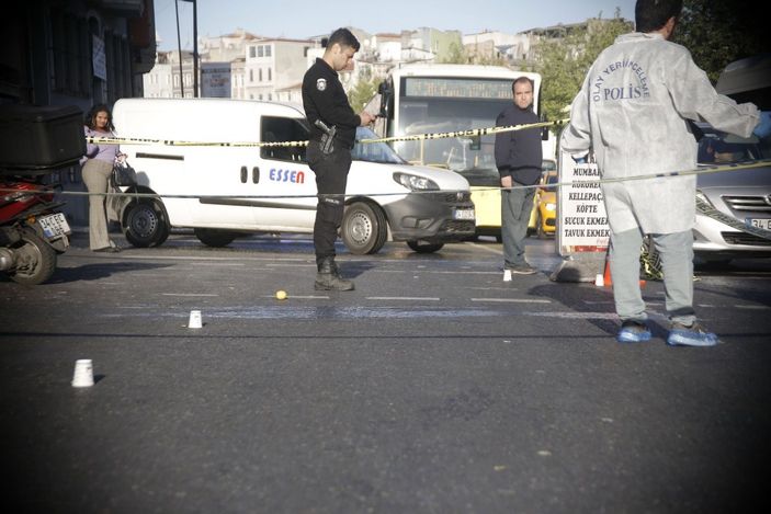 Beyoğlu’nda omuz atma tartışması kavgaya dönüştü