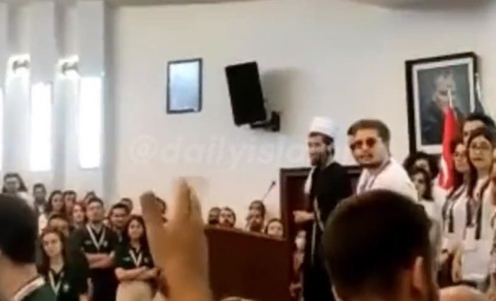 Ankara Üniversitesi’nde İslam’a hakaret gösterisi