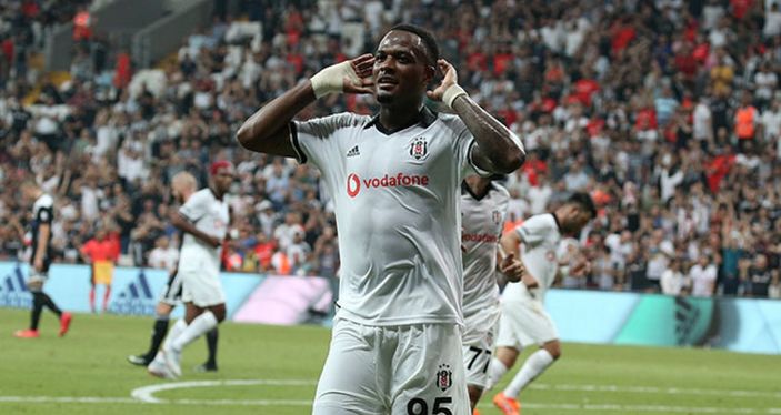 i Cyle Larin, Beşiktaş'ta kalacak