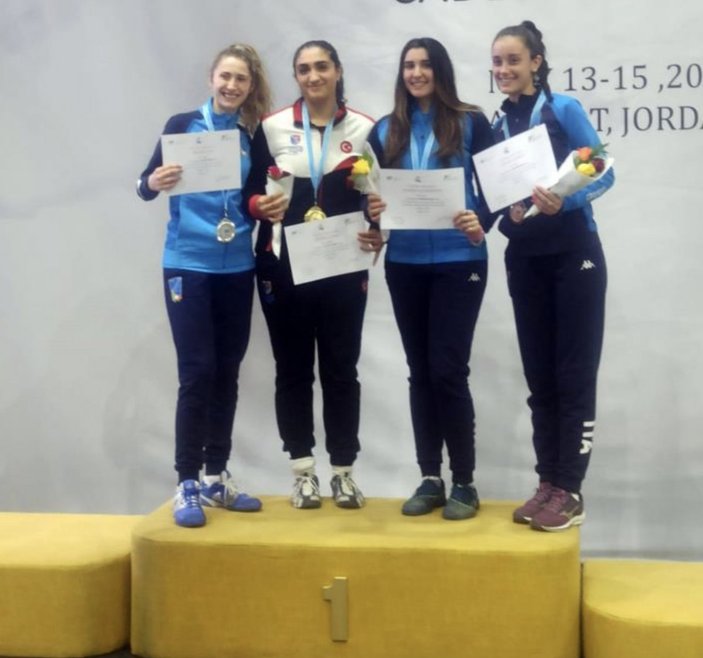 Genç eskrimcilerden Akdeniz Şampiyonası'nda 4 madalya