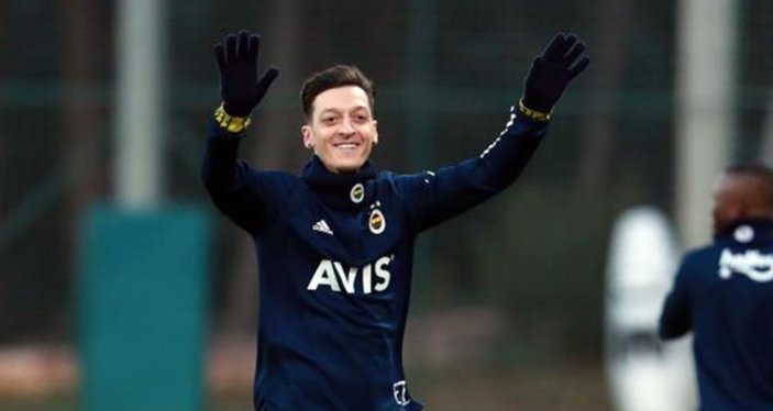 Mesut Özil, Necaxa'ya transfer oluyor