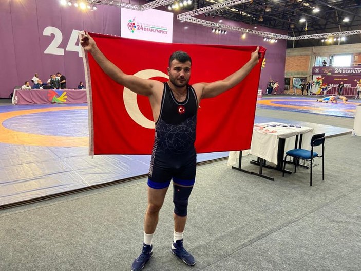 Milli güreşçi Ömer Saner'den İşitme Engelliler Yaz Olimpiyatları'nda altın madalya