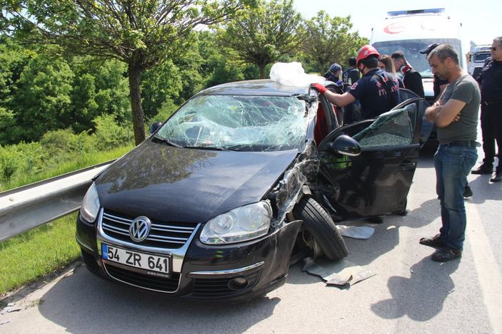 i Kocaeli'de düğün fotoğrafı için çıktıkları yolda kaza geçirdiler