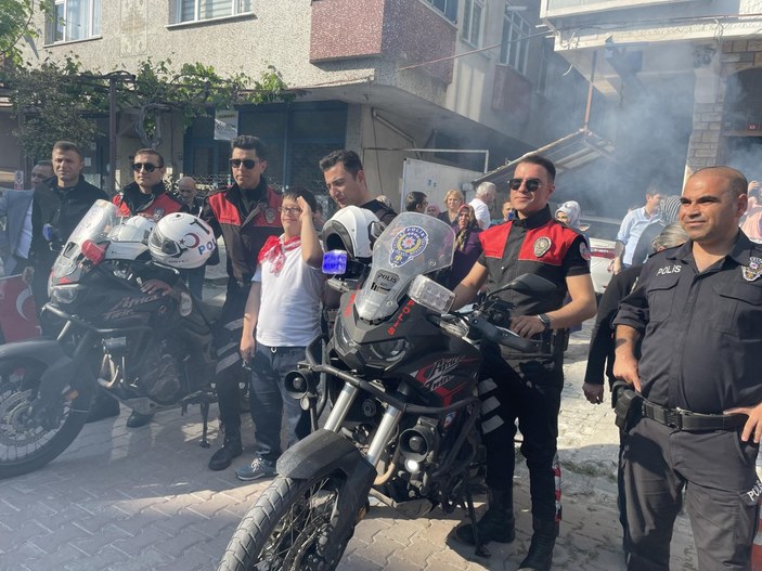İstanbul'da Down Sendromlu gencin temsili asker eğlencesi