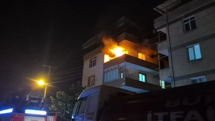Bursa'da evi yanan şahıs gözyaşlarına boğuldu