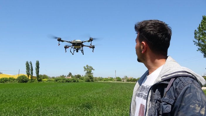 Bursa'da tarlasını ilaçlatmak isteyen 'dron' sırasına giriyor