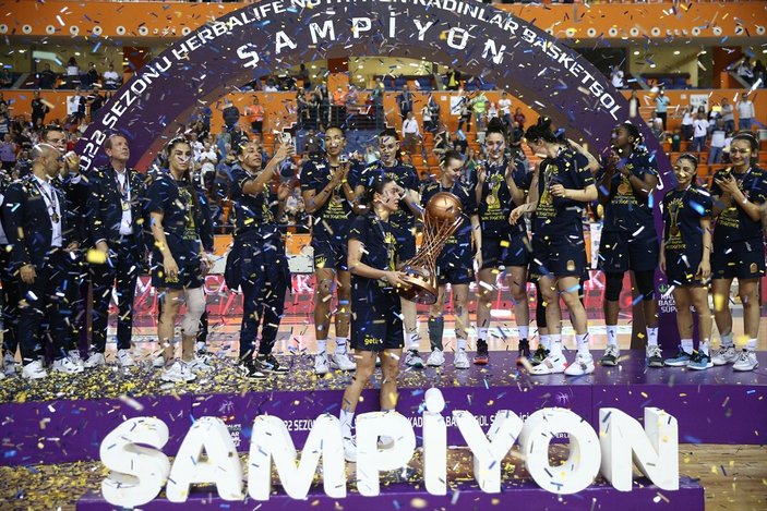 Bakan Kasapoğlu’ndan Fenerbahçe'ye tebrik mesajı