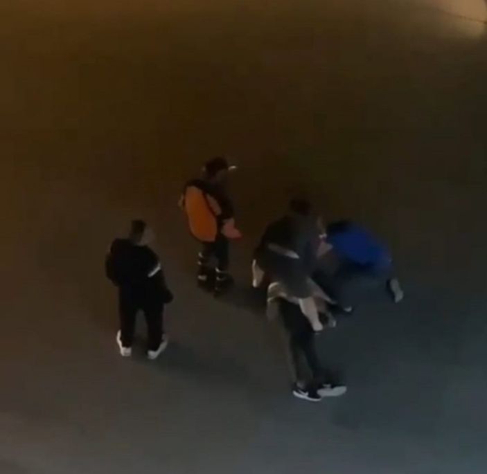 Kocaeli'de cadde ortasında kavgaya tutuştular