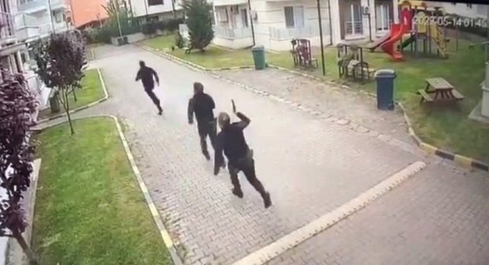 Sakarya'da uyuşturucu taciriyle polis kovalamacası