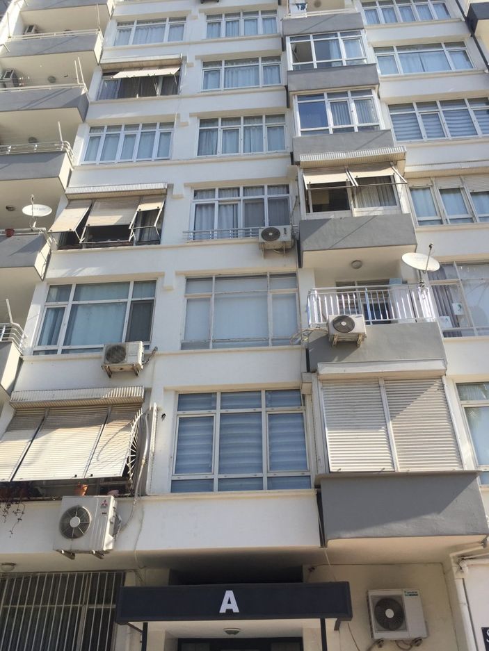 i Adana'da yeni evlenen adam, eşi ve oğlu tarafından sopayla öldürüldü