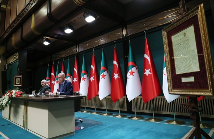 Cumhurbaşkanı Erdoğan, Tebbun'a Emir Abdulkadir'in mektubunu hediye etti