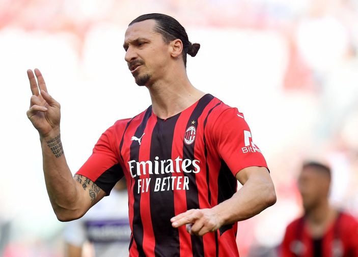 r Ibrahimovic, kutlamalarda otobüsün camını kırdı