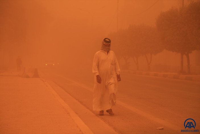 Irak'ta kum fırtınası: Uçak seferleri durdu