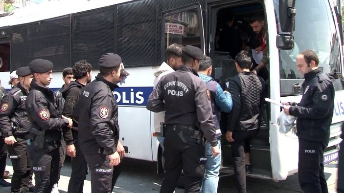 Erzurum'da bir araçta 41 kaçak göçmen yakalandı