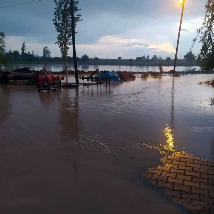 Afyonkarahisar'da sağanak yağış etkili oldu