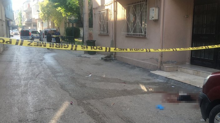 Bursa’da sokak ortasında bıçaklandı, ağır yaralandı