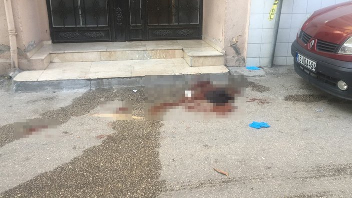 Bursa’da sokak ortasında bıçaklandı, ağır yaralandı