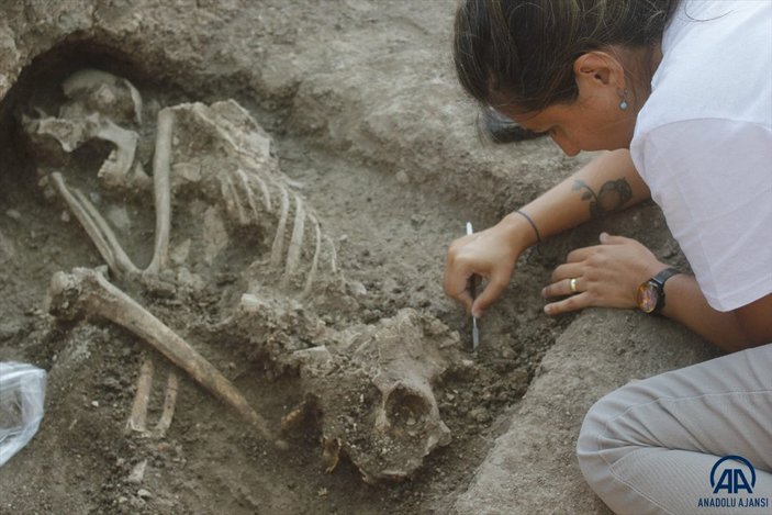 Bilecik'te 8 bin 600 yıllık flüt ve parmak izi bulundu