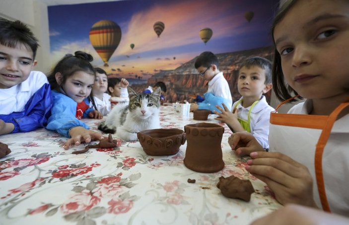 Ankara'da okul bahçesindeki 'böcek oteliyle' canlıların yaşamını öğreniyorlar