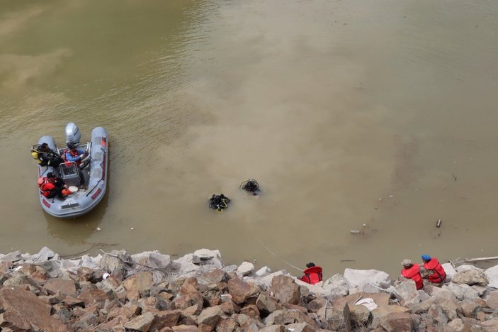 Erzurum'da nehre düşen sürücü 19 gündür kayıp