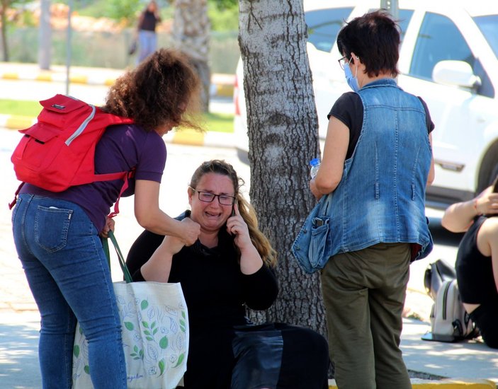 Antalya'da otomobillerin çarpıştığı kazada, iki öğretim üyesi yaralandı